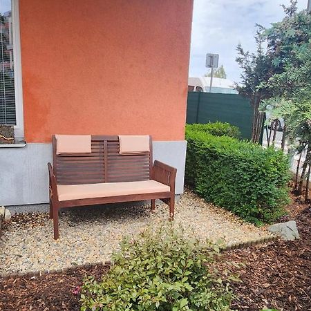 Bastien Studio near Airport Praga Esterno foto
