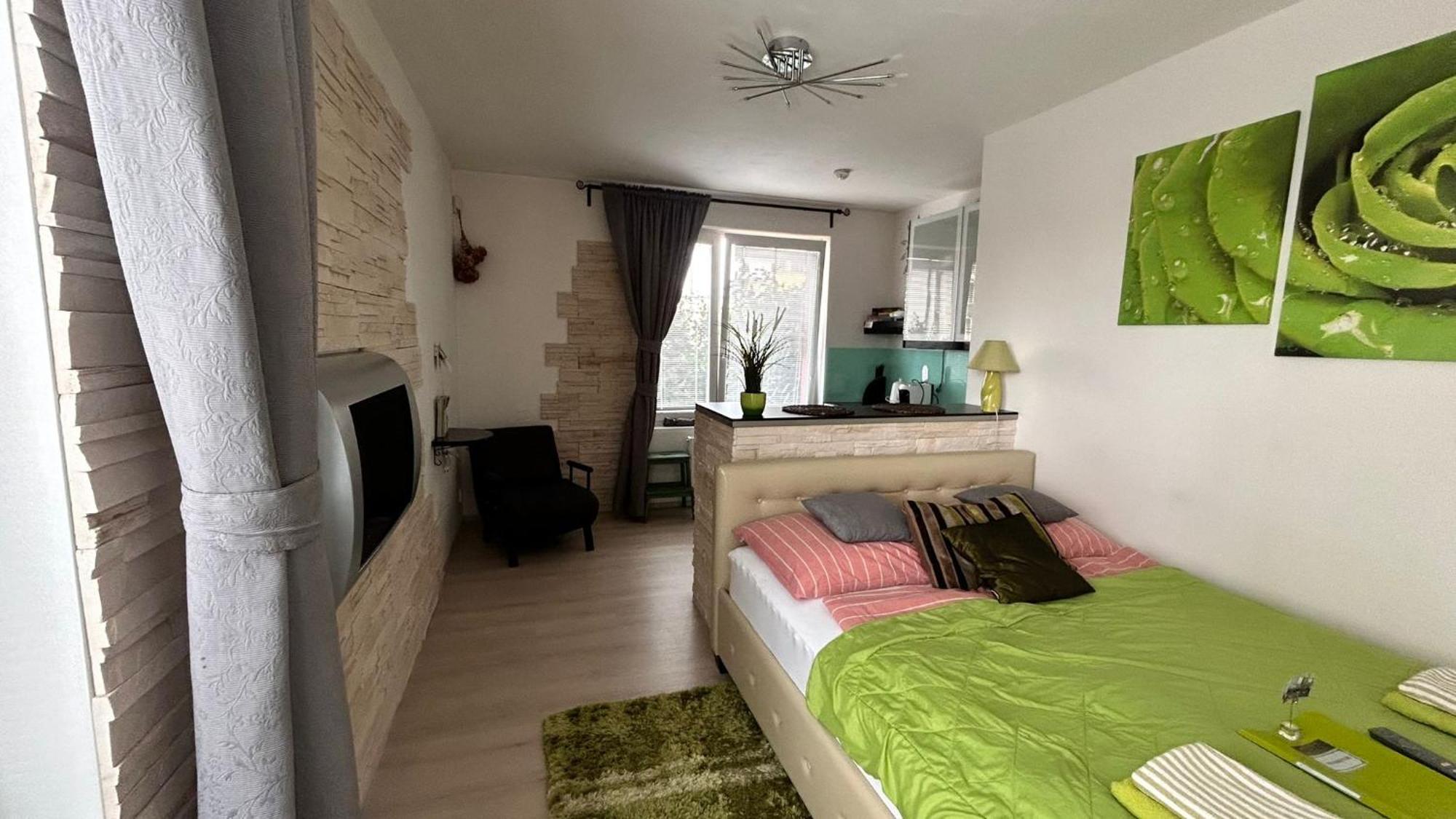 Bastien Studio near Airport Praga Esterno foto